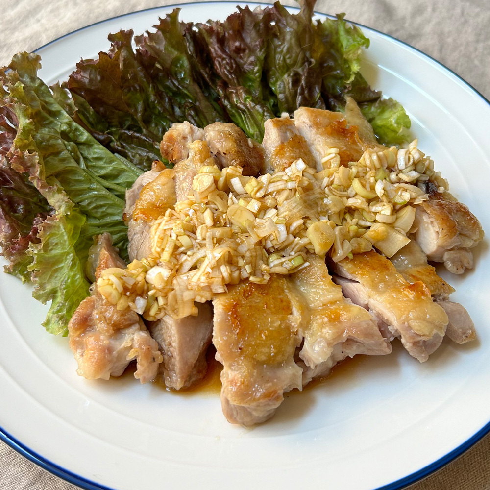 鶏肉のネギソースがけ