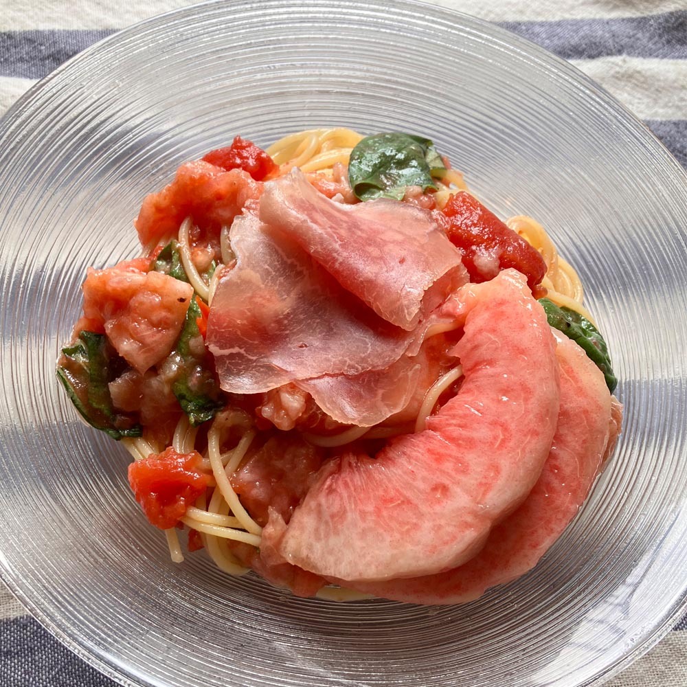 桃と生ハムの冷製トマトパスタ